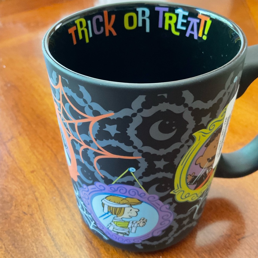 Peanuts Gang Snoopy in Costumes Portrait Style Halloween Mug, Adorable NWT